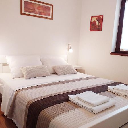 Apartman Tomo Pula Buitenkant foto