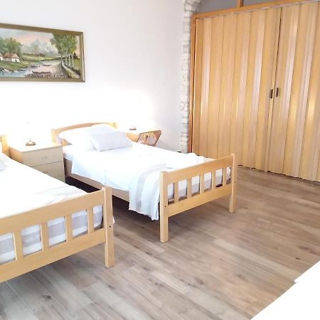Apartman Tomo Pula Buitenkant foto