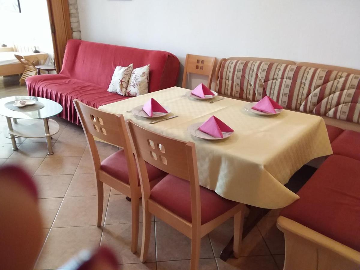 Apartman Tomo Pula Buitenkant foto