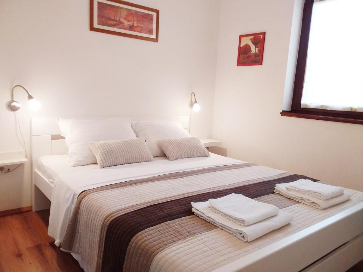 Apartman Tomo Pula Buitenkant foto