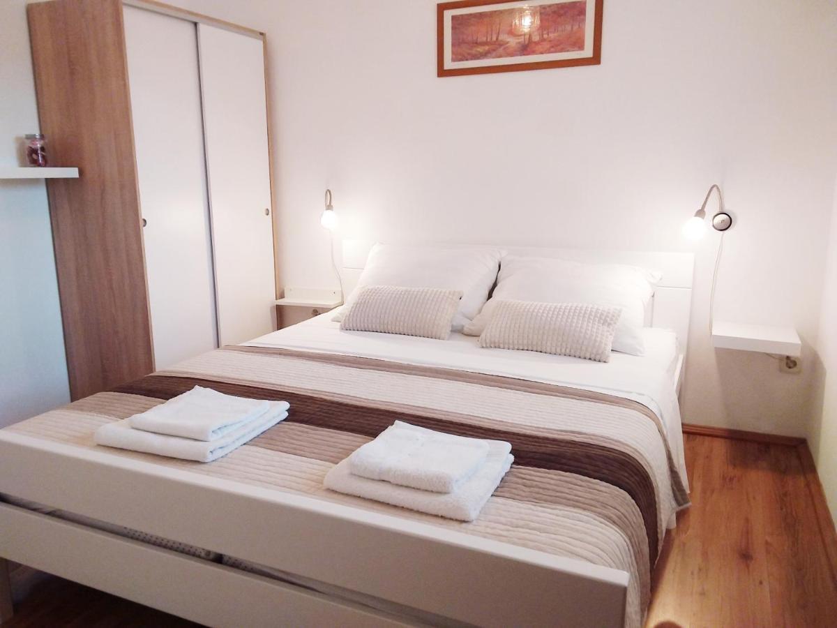 Apartman Tomo Pula Buitenkant foto