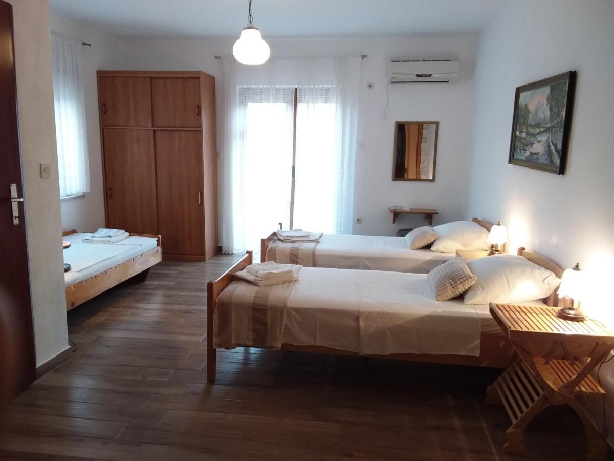 Apartman Tomo Pula Buitenkant foto