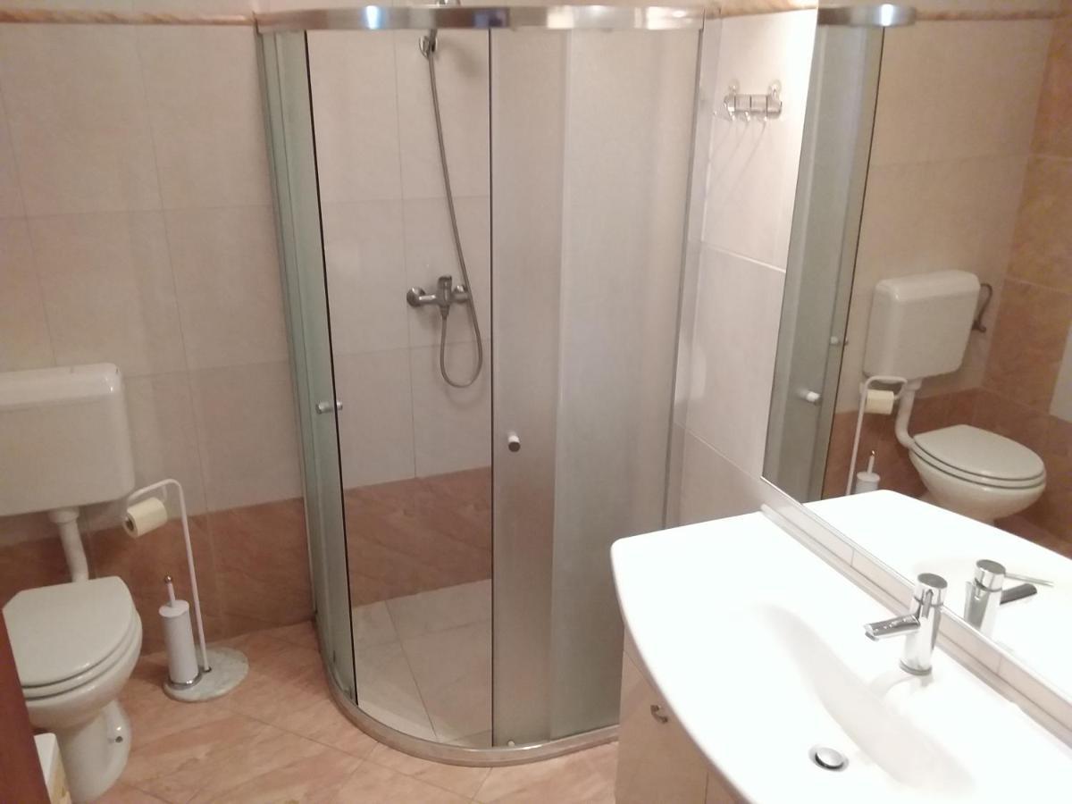 Apartman Tomo Pula Buitenkant foto