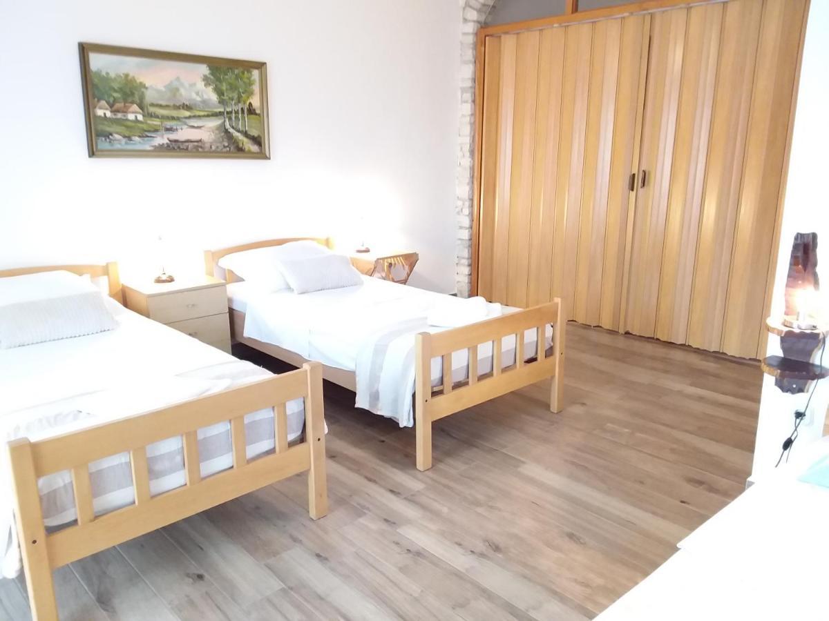 Apartman Tomo Pula Buitenkant foto