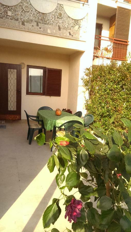 Apartman Tomo Pula Buitenkant foto