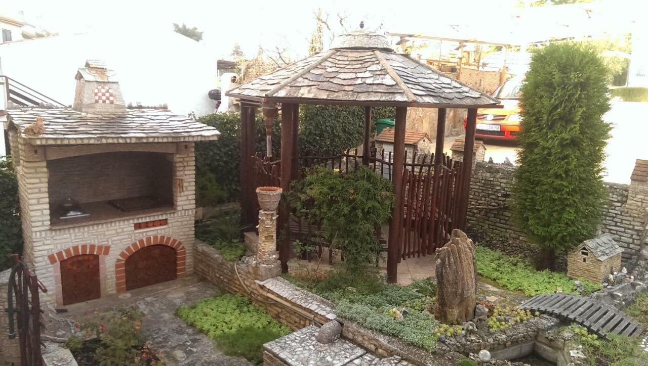 Apartman Tomo Pula Buitenkant foto
