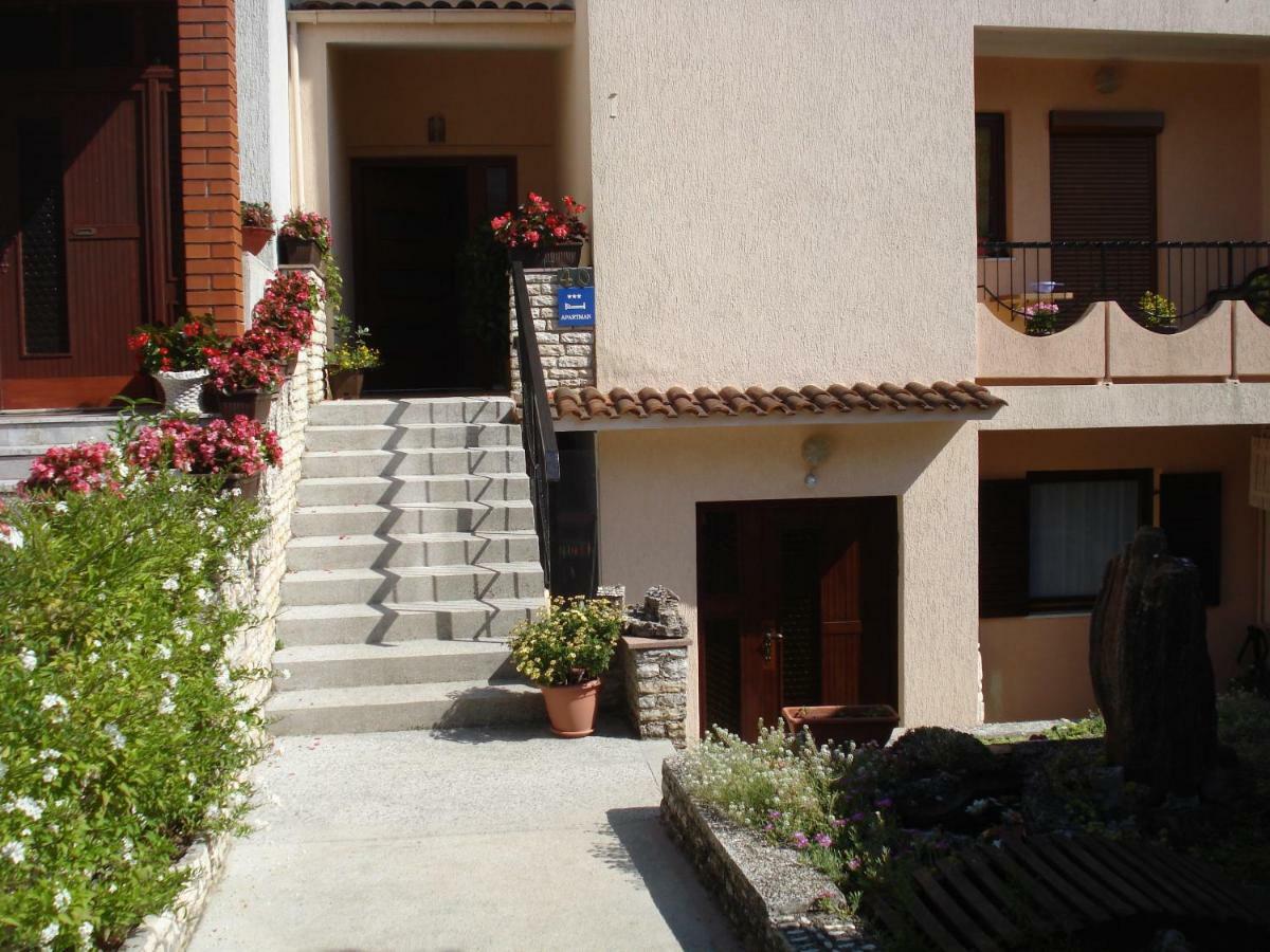 Apartman Tomo Pula Buitenkant foto